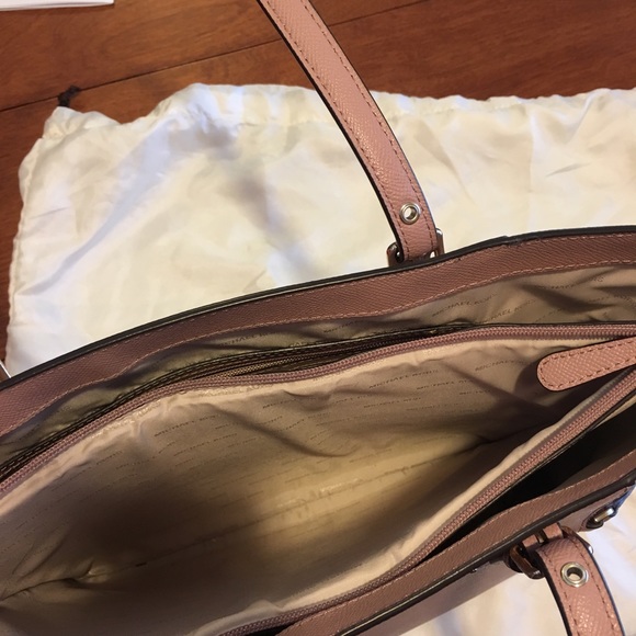 Michael Kors Voyager Tote New with Tag - Picture 6 of 7